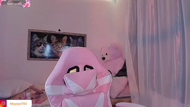 kiki cavilll online show from July 30, 1:39 am
