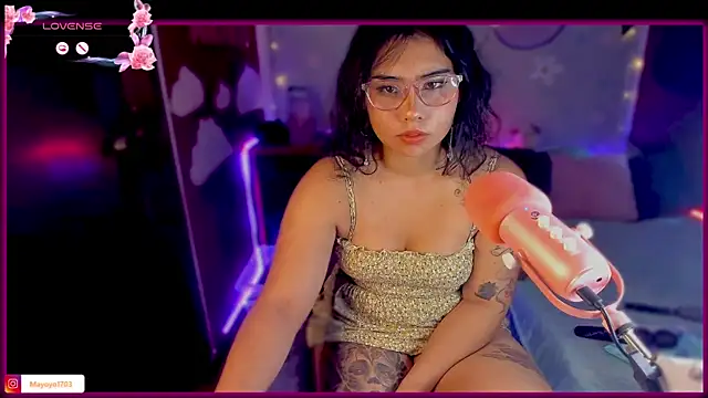 kiki cavilll online show from September 11, 3:12 pm