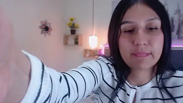 mia aira online show from October 19, 3:25 pm