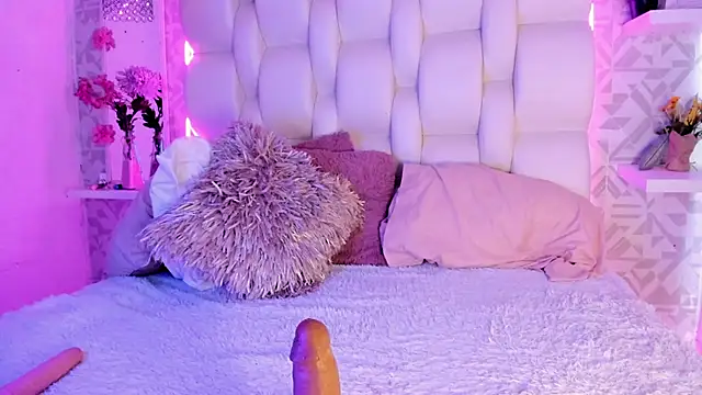 MelodiLovee  online show from February 10, 5:05 pm