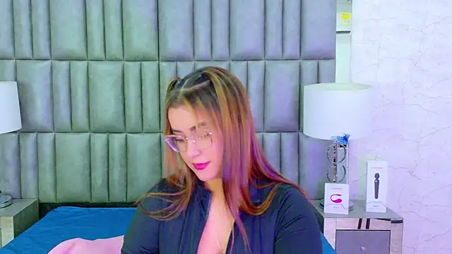Snapshot of ZoehRoux chatting on October 1, 4:28 am ZoehRoux online show from October 1, 4:28 am