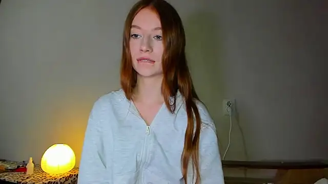 minidivaa  online show from June 8, 9:25 pm