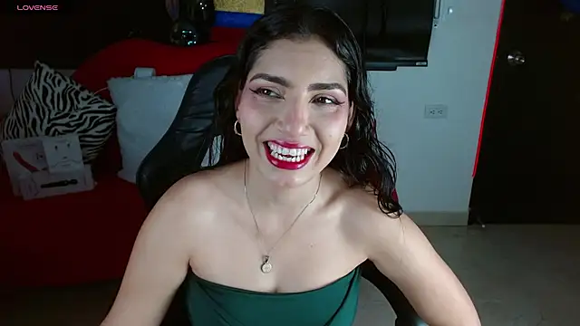 Carolaine69  online show from June 25, 1:35 pm