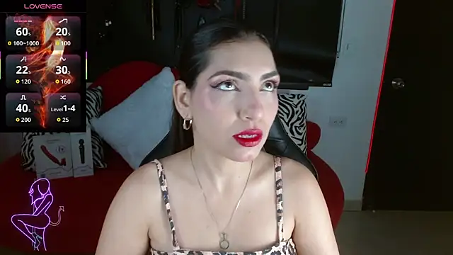 Carolaine69  online show from May 1, 1:25 pm