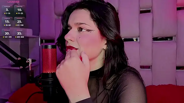 ValerieKay  online show from June 13, 8:39 pm