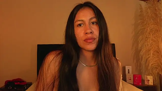 EmiGomez  online show from June 30, 5:23 pm