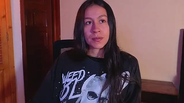 EmiGomez  online show from August 3, 2:26 am