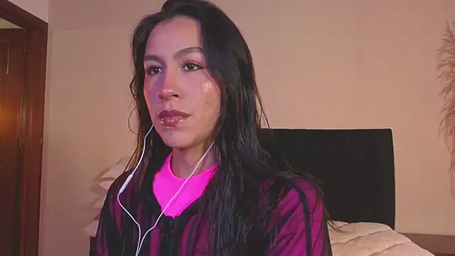 EmiGomez  online show from July 7, 4:37 am