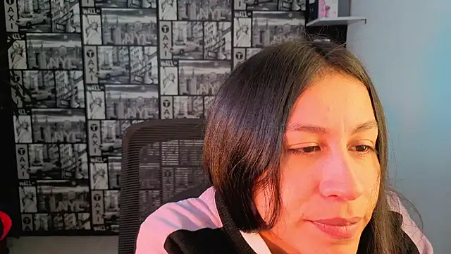 EmiGomez  online show from June 21, 2:32 pm