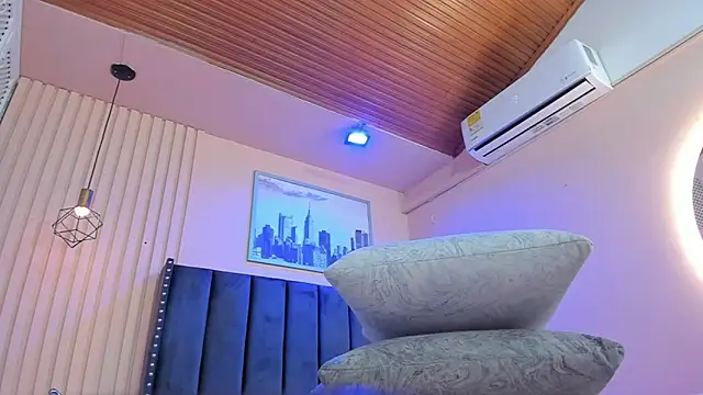 viiolett lee online show from December 19, 9:07 pm