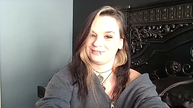 CherryWilde online show from January 6, 4:43 pm