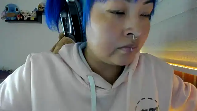 Shaddycute  online show from October 22, 10:15 pm