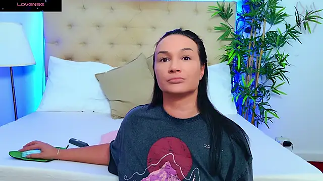 Snapshot of DaliyaArabian chatting on September 15, 12:13 pm DaliyaArabian online show from September 15, 12:13 pm