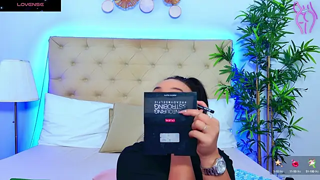 Snapshot of DaliyaArabian chatting on September 18, 12:15 pm DaliyaArabian online show from September 18, 12:15 pm
