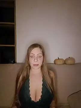 katiestevens online show from November 1, 10:14 pm