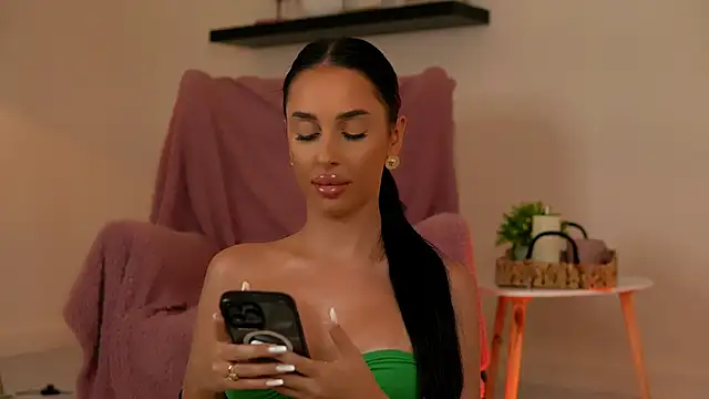 KairaAndrews online show from July 1, 7:02 pm