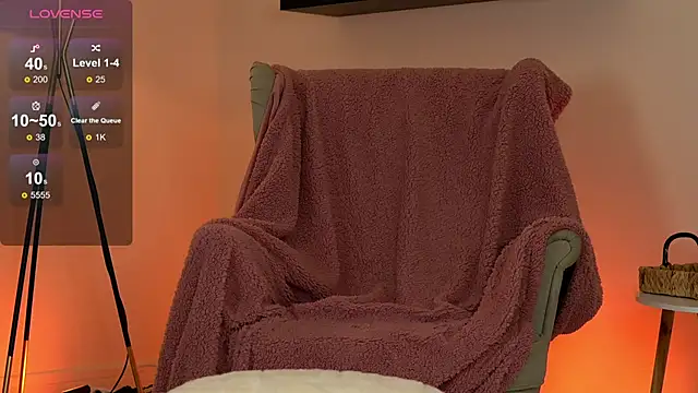 KairaAndrews online show from June 6, 9:10 pm