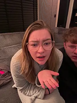 xX HotCouple Xx online show from December 16, 10:15 pm