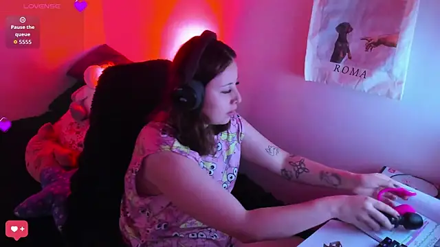 bonnie moon  online show from June 27, 6:14 pm