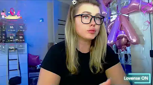 SuchCute online show from September 18, 3:27 am