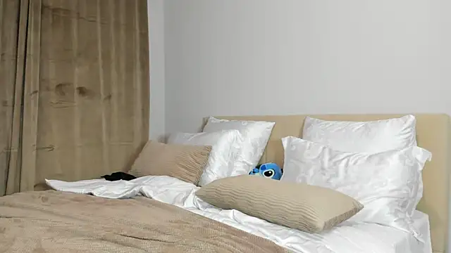 kirraa  online show from November 9, 8:49 pm