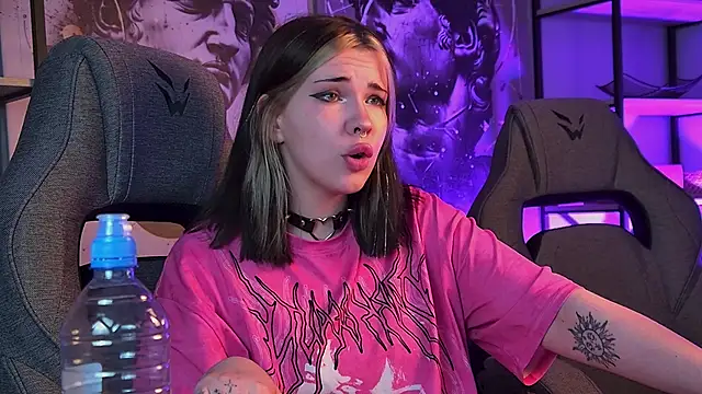 AliceSunday online show from October 31, 8:29 am