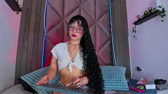 BriaConner  online show from November 14, 2:55 am