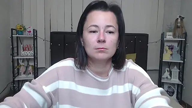 Snapshot of MarieSho chatting on October 3, 6:18 am MarieSho online show from October 3, 6:18 am