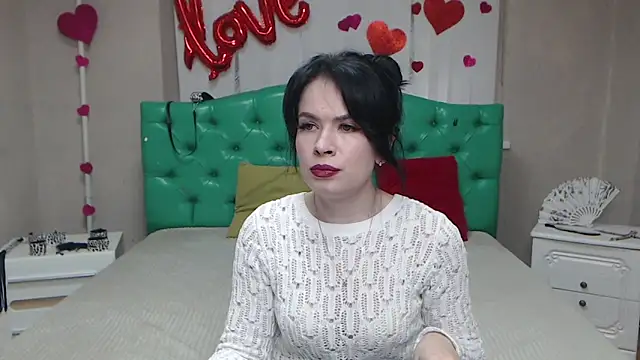JasmineKouch online show from April 11, 7:45 am