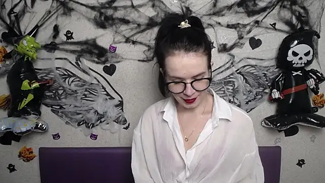 Snapshot of JasmineKouch chatting on October 19, 5:37 pm JasmineKouch online show from October 19, 5:37 pm