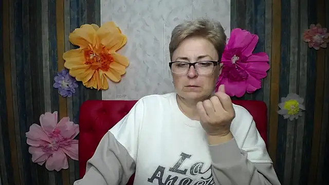 EmiliaGree online show from April 22, 5:21 pm