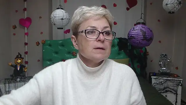 EmiliaGree online show from November 9, 6:20 am