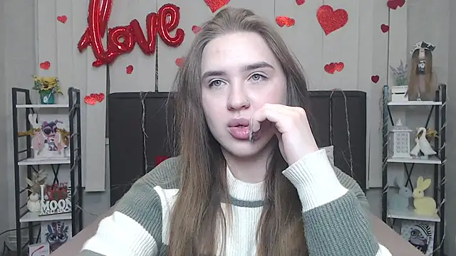 LauraHlot online show from February 5, 8:23 pm