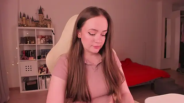 WalkingGirl online show from September 29, 4:01 pm