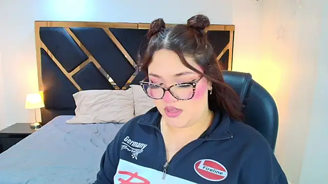 Camiila Osorio online show from May 8, 7:27 pm