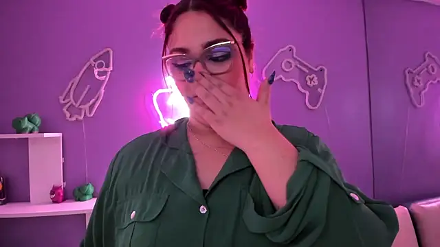 Camiila Osorio online show from November 6, 7:31 pm