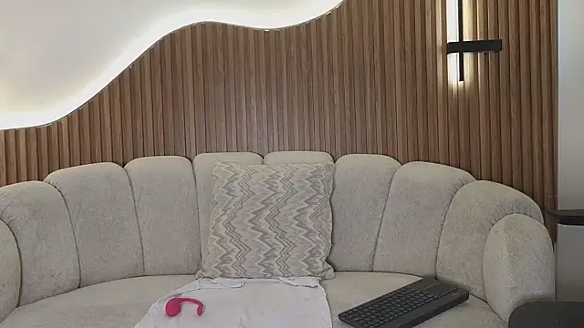 anellejones online show from July 1, 7:24 pm