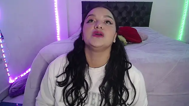 Laurenkenner  online show from May 4, 6:44 pm