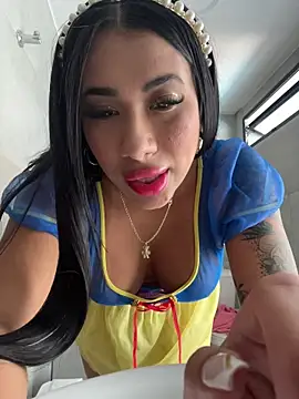 kiim taaylor online show from October 13, 3:14 pm