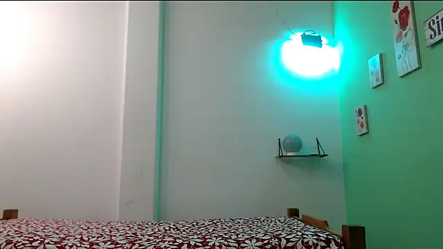 evaleribigtits18 online show from April 30, 1:33 am