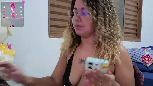 VitoriaFernandes online show from December 21, 10:57 pm