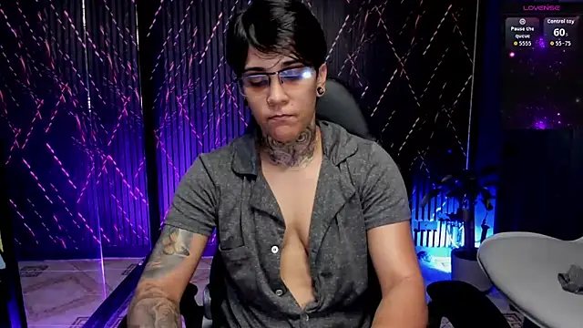 ZhoeStrong online show from February 2, 2:43 am