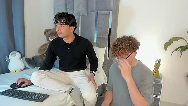 All3ssandr0 online show from November 8, 1:43 am