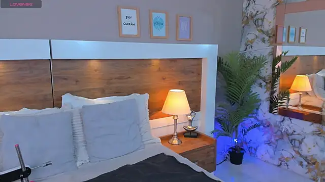 EmaBakker online show from August 1, 7:32 am