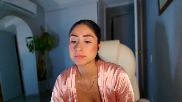Snapshot of auroracaruso11 chatting on October 9, 11:09 pm auroracaruso11 online show from October 9, 11:09 pm