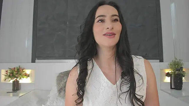 SaraGomez1 online show from May 6, 5:39 pm
