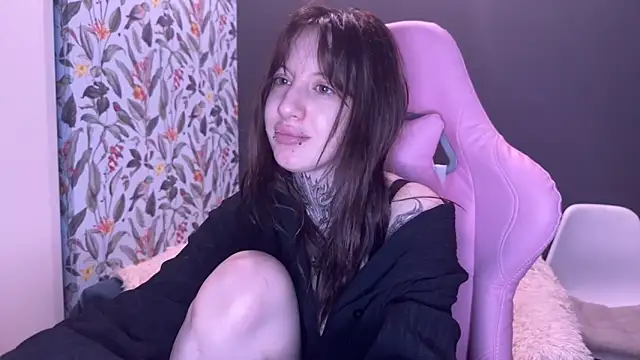 moundliicht1 online show from May 4, 12:03 am