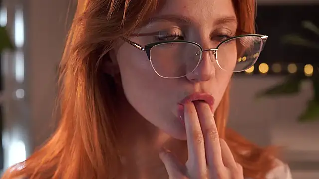 EsmaCrumbley online show from March 10, 5:00 am