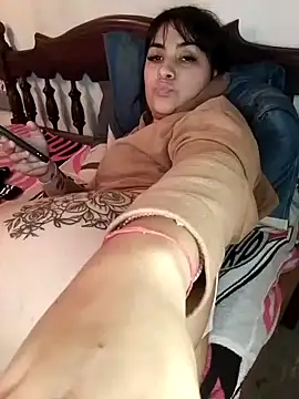 agustina 0o online show from May 1, 4:37 am