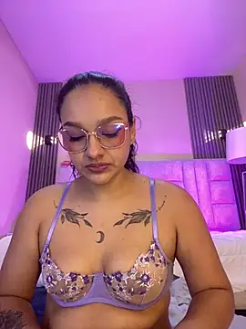 EMILYY FOXY online show from July 31, 7:15 pm